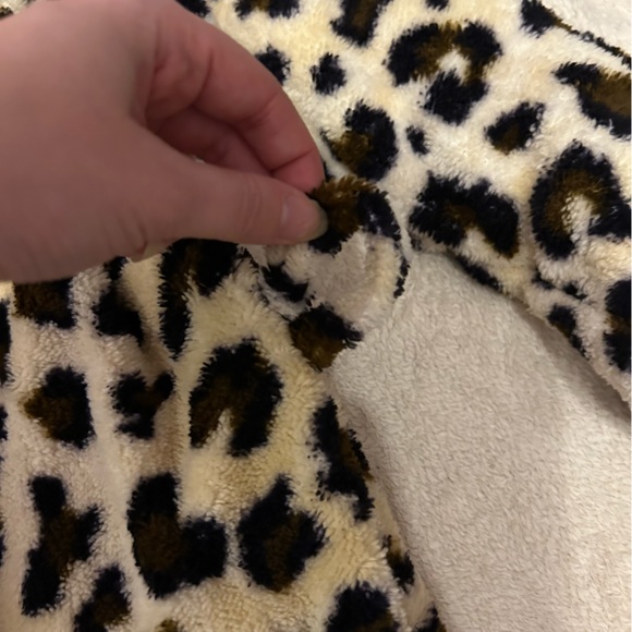 Leopard Robe - Picture 7 of 9